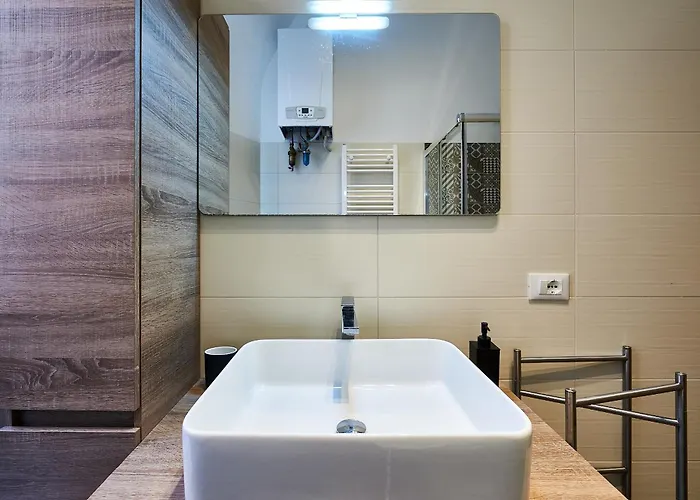 Appartamento - Modern & Bright - 10 Min Colosseum - Metro San Giovanni Roma