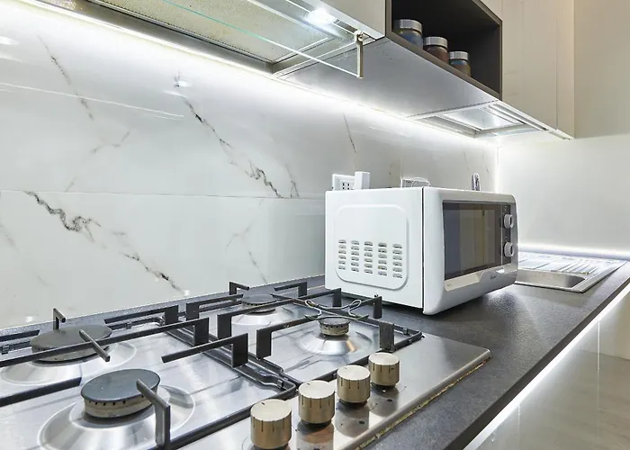 Appartement - Modern & Bright - 10 Min Colosseum - Metro San Giovanni